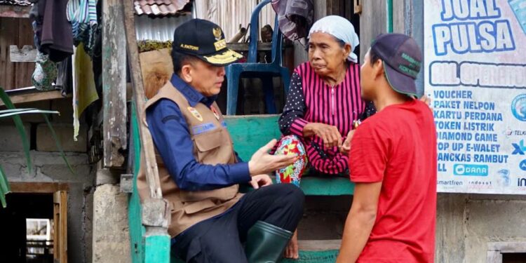 Pj Gubernur Sumsel Tinjau Lokasi Banjir di Muara Enim