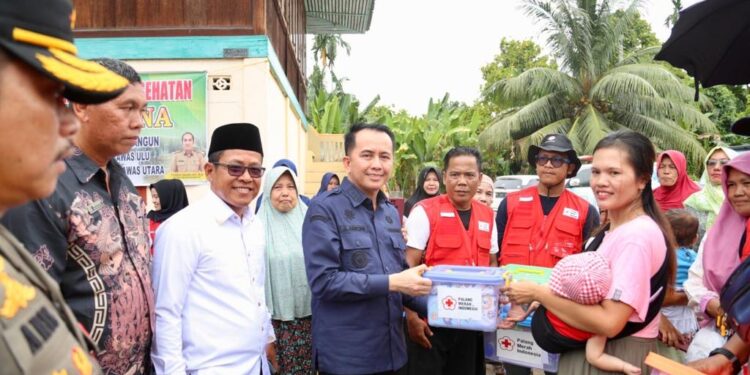 Pj Gubernur Agus Fatoni Tinjau Banjir di Muratara