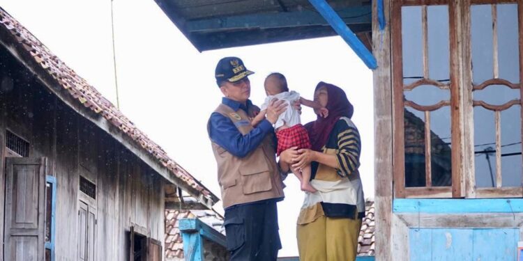 Pj Gubernur Sumsel Tinjau Lokasi Banjir di Muara Enim