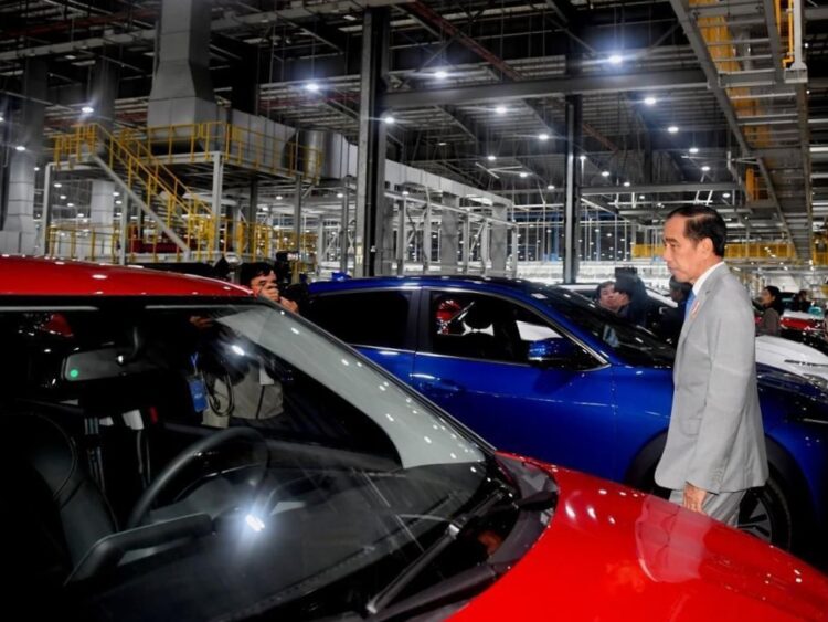 Jokowi Sambut Baik Rencana Investasi VinFast di Indonesia