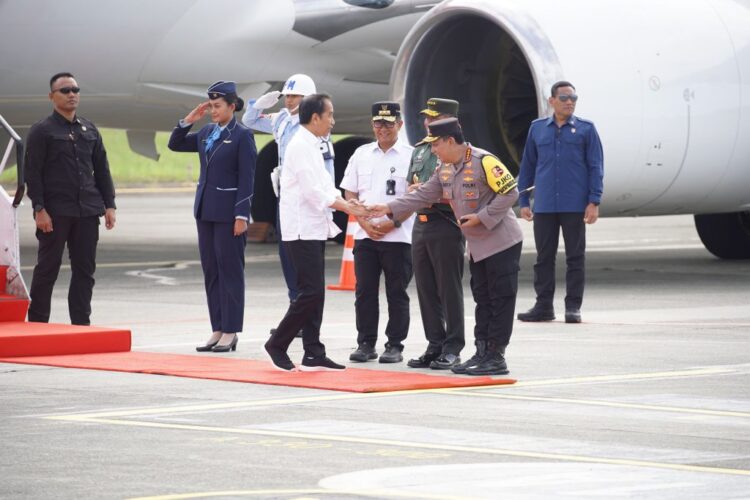 Kunjungan ke IKN, Kapolri Sambut Presiden Jokowi di Kaltim