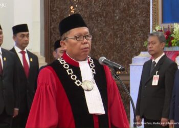 Jokowi Saksikan Pengucapan Sumpah Asrul Sani Jadi Hakim Mahkamah Konstitusi