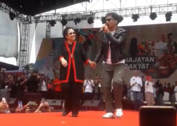 Megawati Joget Bareng Slank di Kampanye Akbar Ganjar-Mahfud