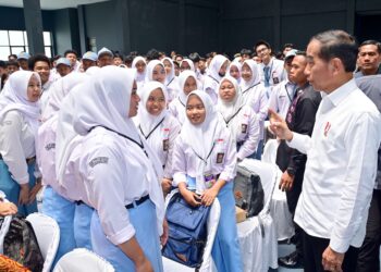 Bertemu Siswa di Magelang, Jokowi Serahkan Bantuan Program Indonesia Pintar