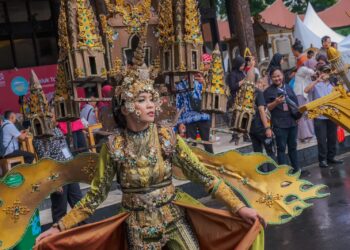 Potret Parade Festival Seni dan Budaya KEN 2024