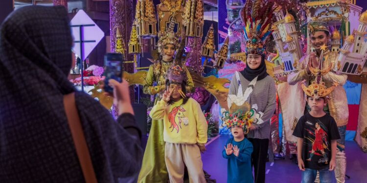 Potret Parade Festival Seni dan Budaya KEN 2024