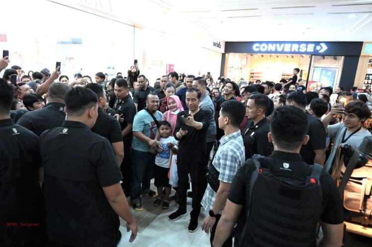 Jokowi Malam Mingguan di Jogja Bareng Kaesang dan Erina