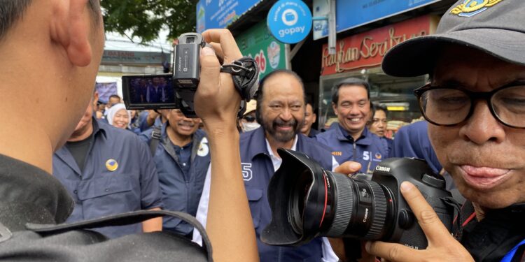 Surya Paloh Makan Pempek dan Hadiri Kampanye Terbuka NasDem di Palembang