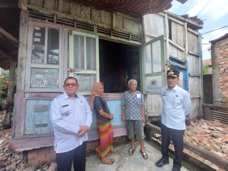 Rumah Warganya di Seberang Ulu 1 Nyaris Ambruk, Ratu Dewa Janji Akan Direnovasi