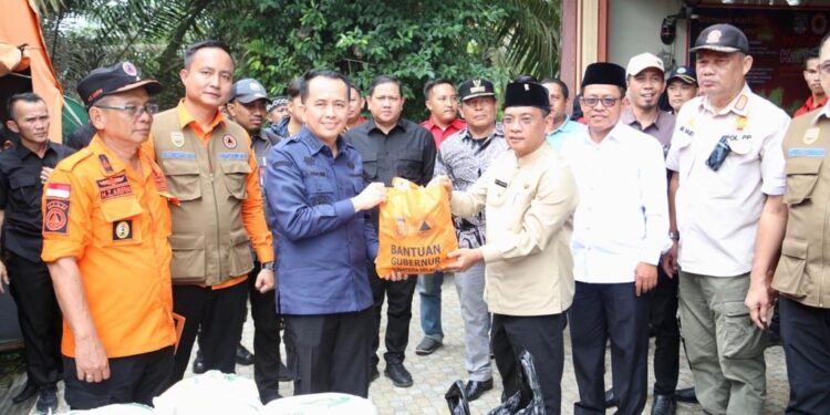 Pj Gubernur Agus Fatoni Tinjau Banjir di Muratara