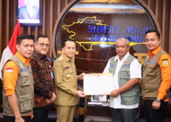 Pj Gubernur Sumsel Terima Bantuan Penanganan Darurat Banjir dari BNPB