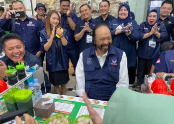 Surya Paloh Makan Pempek dan Hadiri Kampanye Terbuka NasDem di Palembang
