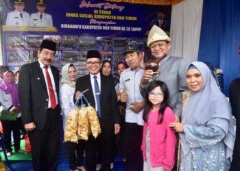 Buka Bazar UMKM di OKU Timur, Sekda Sumsel Suprionk Ungkap Keseriusan Pemerintah Memajukan Ekonomi Kreatif dan UMKM