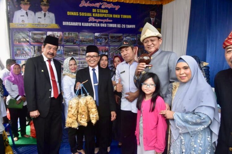 Buka Bazar UMKM di OKU Timur, Sekda Sumsel Suprionk Ungkap Keseriusan Pemerintah Memajukan Ekonomi Kreatif dan UMKM