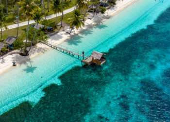 6 Pantai Tersembunyi di Indonesia yang Jarang Diketahui Orang