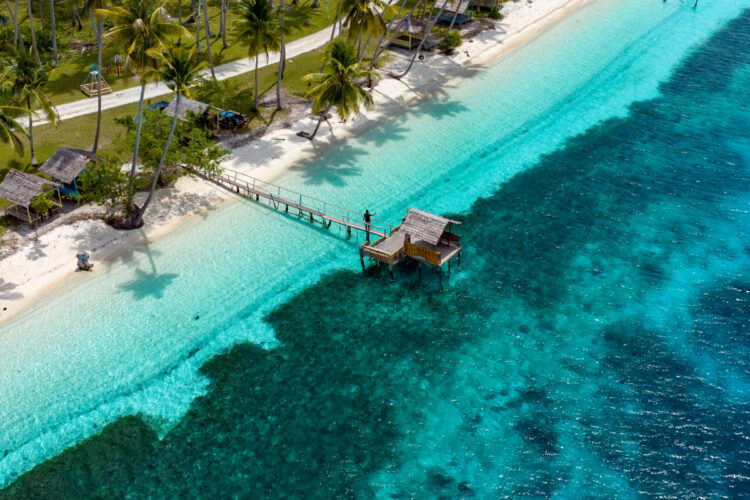 6 Pantai Tersembunyi di Indonesia yang Jarang Diketahui Orang