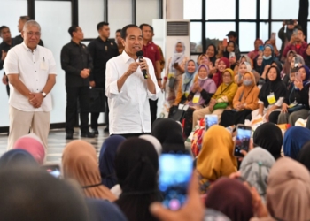 Jokowi Pastikan Bantuan Beras Akan Terus Diberikan