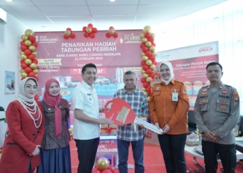 Bupati Ogan Ilir Panca Wijaya Akbar Mengundi Langsung Hadiah Grand Prize Tabungan Pesirah BSB