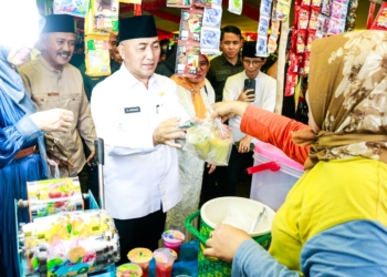 Pj Bupati Apriyadi Buka Pasar Beduk