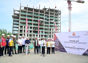 Jokowi Lakukan Topping Off Hunian ASN dan Hankam di IKN