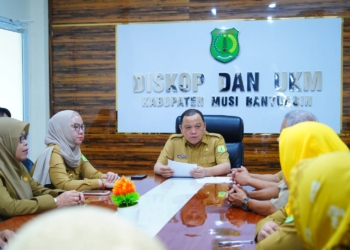 Pastikan Layanan Berjalan Baik, Pj Bupati Sandi Fahlepi Kunjungi Kantor Dinas Koperasi dan UMKM