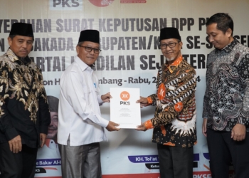 PKS Resmi Serahkan SK Dukungan Apriyadi untuk Jadi Calon Bupati Muba