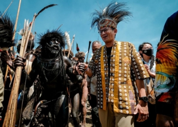 Disambut Antusias, Sandiaga Jadi Menteri Pariwisata Pertama yang Hadiri Festival Budaya Lembah Baliem