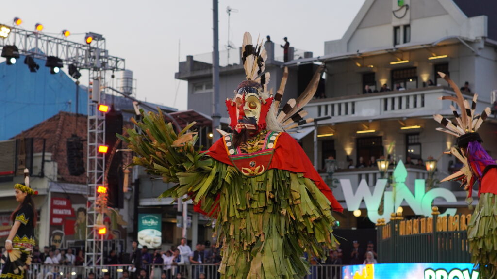 Kontingen Provinsi Kalimantan Timur dengan Tari Hudognya yang dipersembahkan pada gelaran WJNC #9 (1)