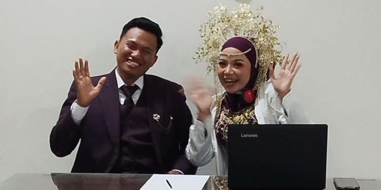 Pengantin Asal Rembang Ini Tinggalkan Panggung Resepsi Pernikahan Demi Ikut Tes CPNS
