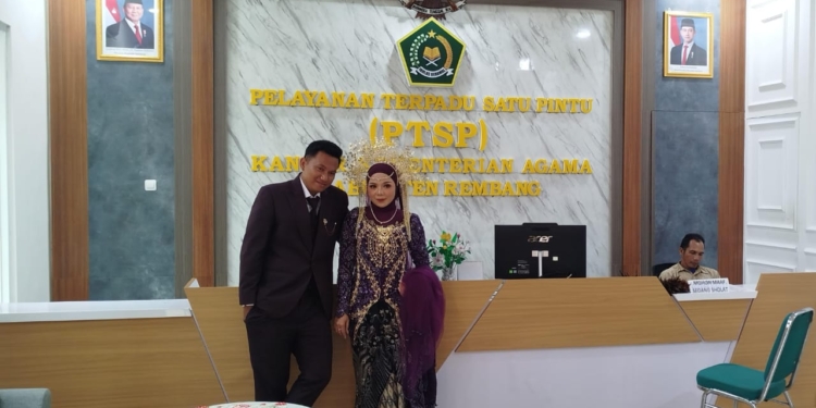 Pengantin Asal Rembang Ini Tinggalkan Panggung Resepsi Pernikahan Demi Ikut Tes CPNS
