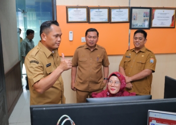 Kunjungi Diskominfo, Pj Wali Kota Palembang Cek Pelayanan Siaga Call Center 112