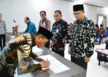 Pejabat Eselon III Kemenag Sumsel Tandatangani Perjanjian Kinerja 2025