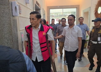 Pakai Rompi Oranye, Kadisnakertrans Sumsel dan Stafnya Ditetapkan Tersangka