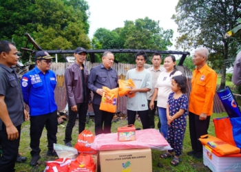 Pj Bupati Muba Sandi Fahlepi Sambangi Beri Bantuan Korban Kebakaran