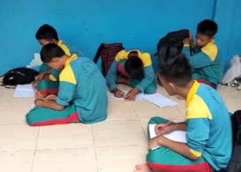 Sekolah Di Muba Ambruk: Siswa Belajar Di Pelataran, Camat Lais Mengaku Tak Tahu