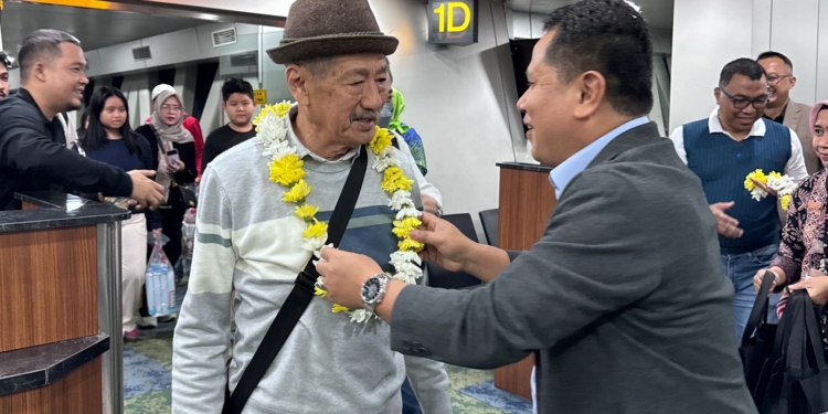 Momen Penyambutan Wisman Pertama Tahun 2025 di Jakarta, Bali, dan Kepulauan Riau