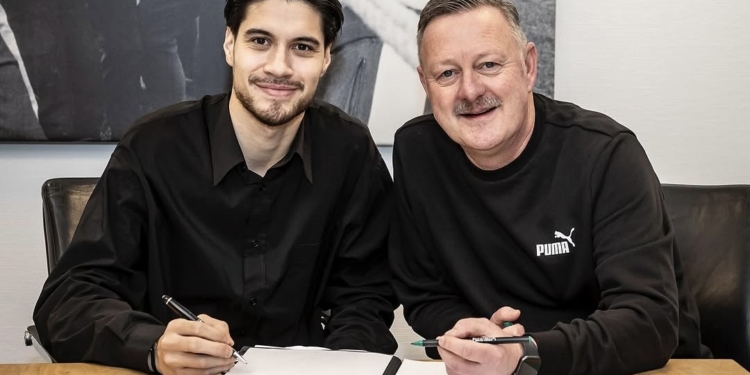 Foto: Kevin Diks Resmi Gabung Borussia Monchengladbach