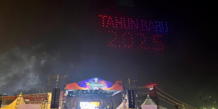 Pertunjukan Drone Show Sambut Tahun Baru 2025 di Jembatan Ampera Palembang