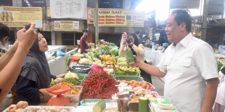 Foto: Cik Ujang Tinjau Pasar KM 5 Palembang