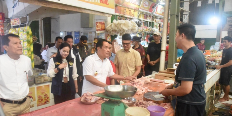 Foto: Cik Ujang Tinjau Pasar KM 5 Palembang