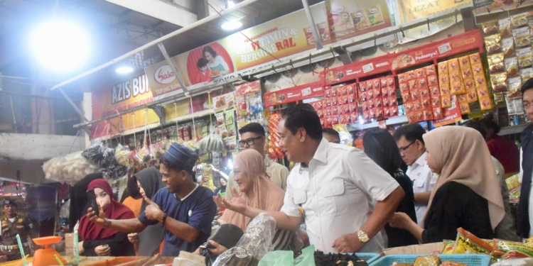 Foto: Cik Ujang Tinjau Pasar KM 5 Palembang