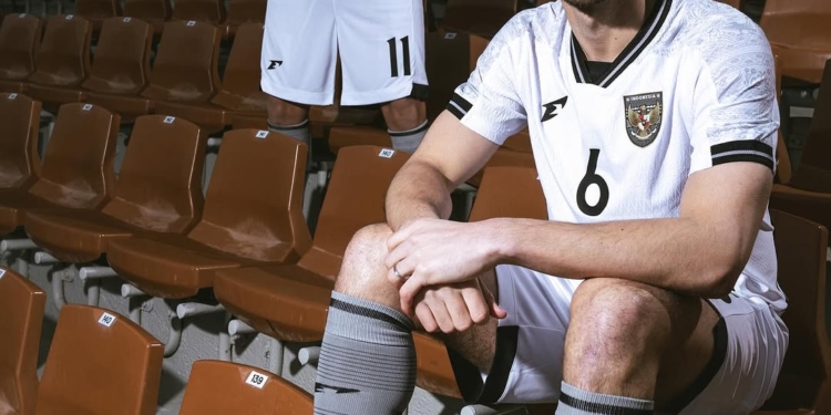 Foto: Erspo Rilis Jersey Tandang Timnas Indonesia