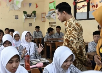 Gibran Tinjau Makan Bergizi Gratis di Bekasi