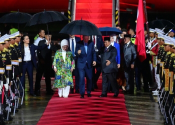 Diiringi Hujan, Prabowo Sambut Hangat Kedatangan Presiden Erdogan di Bandara
