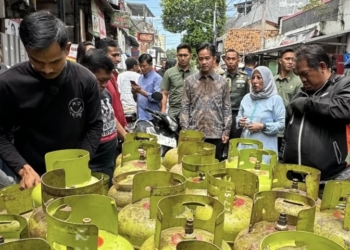 Datangi Pangkalan Gas 3 Kg, Gibran: Kalau Ada Apa-apa Kabarin