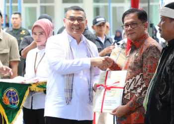 Negara Hadir untuk Rakyat: Wamen ATR/BPN Serahkan 1.641 Sertipikat Redistribusi Tanah di Majalengka