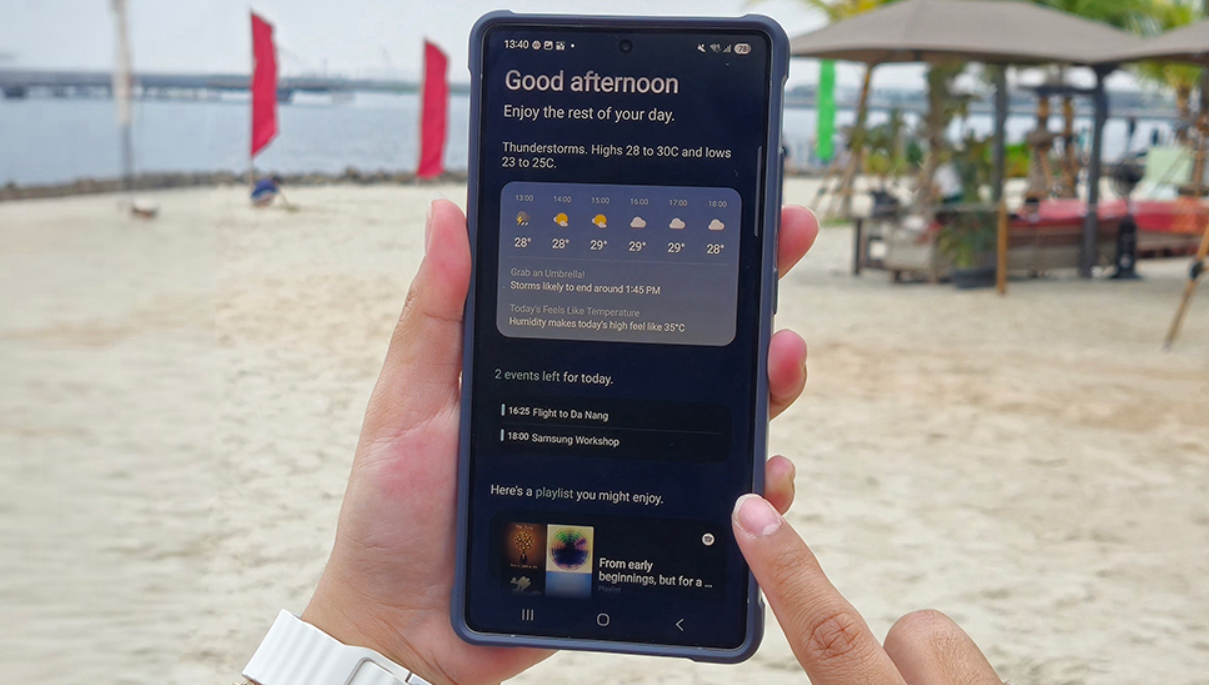 Dapatkan berbagai insight dan reminder mengenai keseharian kamu saat sedang liburan dengan Now Brief