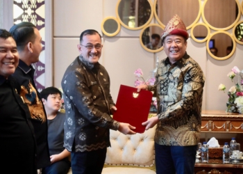 Disambut Forkopimda Sumsel, Cik Ujang Tiba di Bandara SMB II Palembang