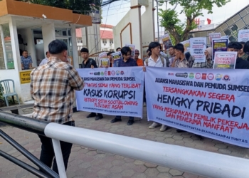 Datangi Pengadilan Negeri Palembang, Mahasiswa Desak Usut Keterlibatan Hengky Pribadi di Korupsi Bukit Asam