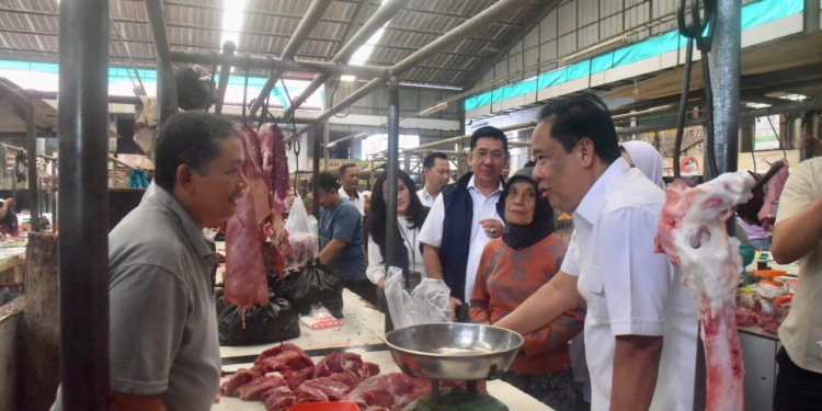 Foto: Cik Ujang Tinjau Pasar KM 5 Palembang